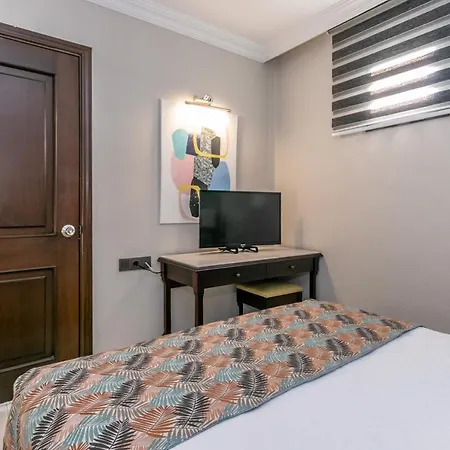 Lara Park Hotell 3*
