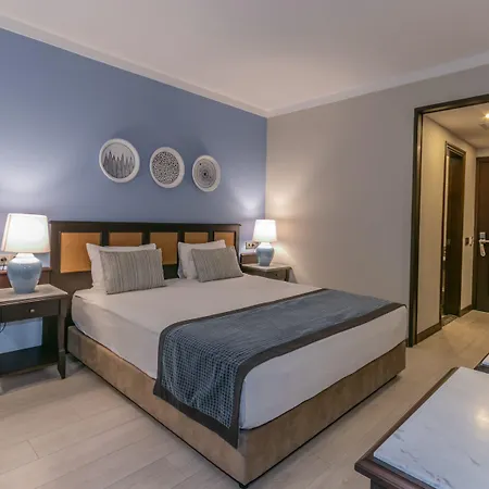 Lara Park Hotell 3*