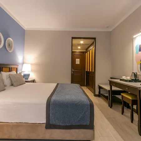 Lara Park Hotell 3*