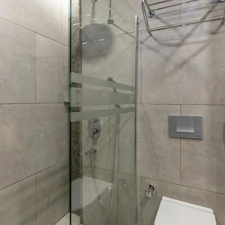 מלון Lara Park 3*