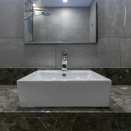 拉拉公园酒店 3*